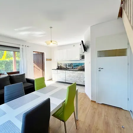 Nad Morzem, Jas 公寓